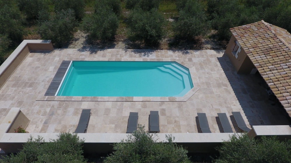 Alliance Piscines PISCINE LA ROCHE SUR YON AGATE 2